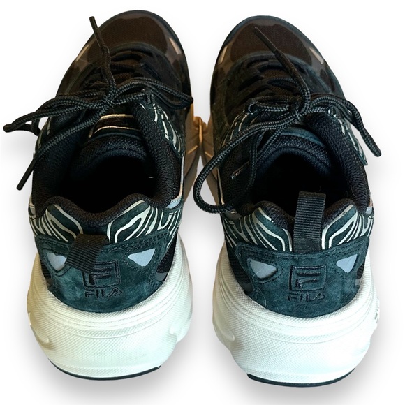 Fila Hypercube sneakers in black and zebra print in black • men’s 8 - Picture 2 of 5